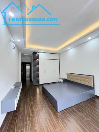 BÁN NHÀ THANG MÁY NGỌC LÂM - NHỈNH 8 TỶ Ô TÔ NGỦ TRONG NHÀ - NGAY MIPEC, CẦU LONG BIÊN - 1