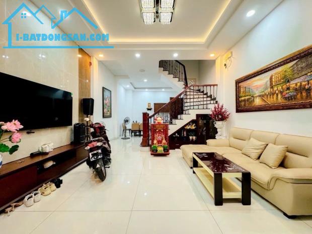 Nhà đẹp ở ngay khu vip Nguyễn Thị Thập, cách mặt tiền vài bước chân, 60m2,4T,ngang 5m, SHR