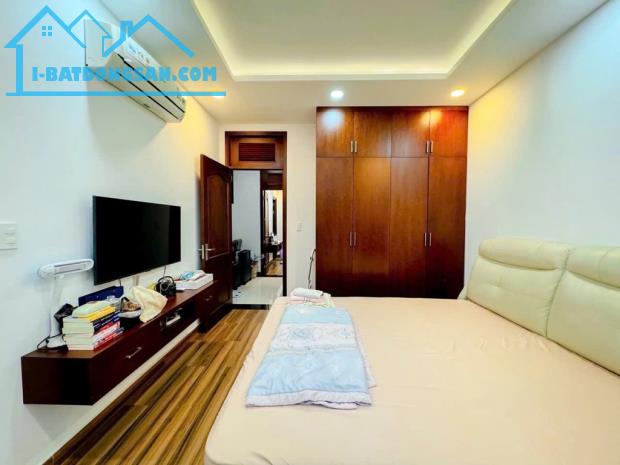 Nhà đẹp ở ngay khu vip Nguyễn Thị Thập, cách mặt tiền vài bước chân, 60m2,4T,ngang 5m, SHR - 3