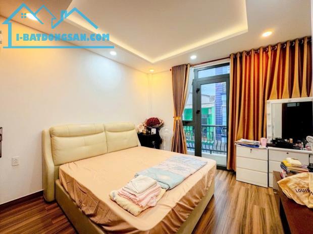 Nhà đẹp ở ngay khu vip Nguyễn Thị Thập, cách mặt tiền vài bước chân, 60m2,4T,ngang 5m, SHR - 4