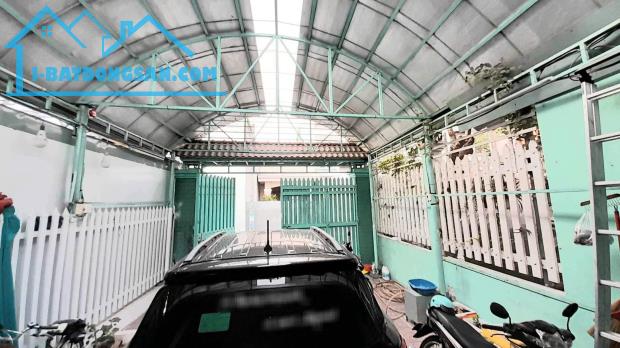 Bán gấp nhà mặt tiền hẻm Phạm Văn Đồng 238m2, Linh Tây, Thủ Đức