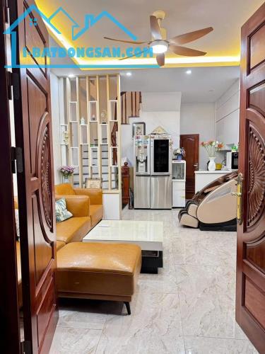 Tây Hồ - Nhà mới chưa đến 6 tỷ - lô góc - 15m ra ô tô - 4