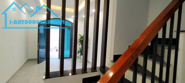 CHỊ PHƯỢNG NHỜ BÁN CĂN NHÀ 56M2 3 TẦNG VK CK TỰ XÂY. NHÀ RẤT MỚI.4,59 TÌ CÓ RA LỘC