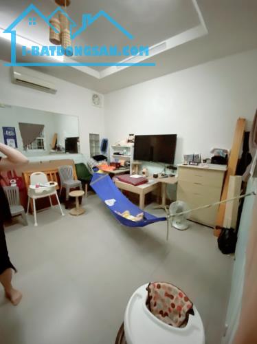 Gấp bán nhà 3 tầng, dt nền 90m2, chỉ 5.8 tỷ, thông Mt ẩm thực Hoàng Diệu 2, Thủ Đức. - 2