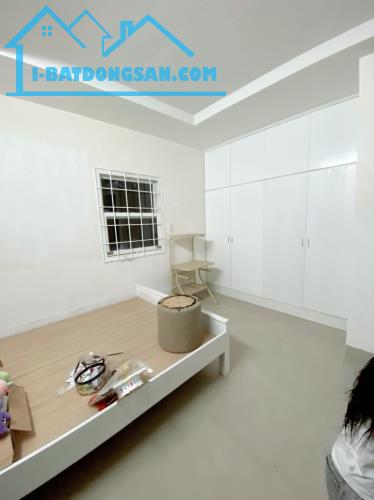 Gấp bán nhà Thủ Đức, 3 tầng, nền dt 90m2, chỉ 5.8 tỷ, thông Mặt tiền Hoàng Diệu 2. - 1