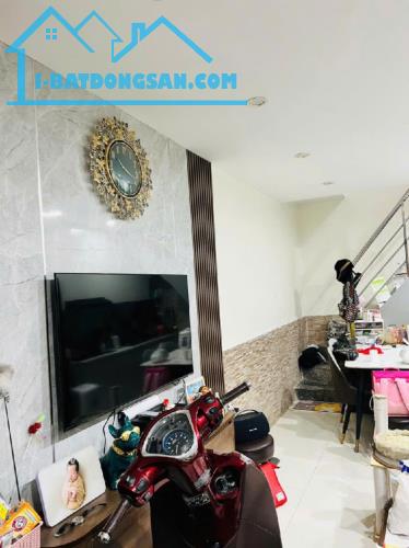 CHỢ MƠ - BẠCH MAI - HÒA BÌNH 1 - MINH KHAI - MẶT NGÕ LÔ GÓC - 4 TẦNG 3 NGỦ - 5 TỶ - 2