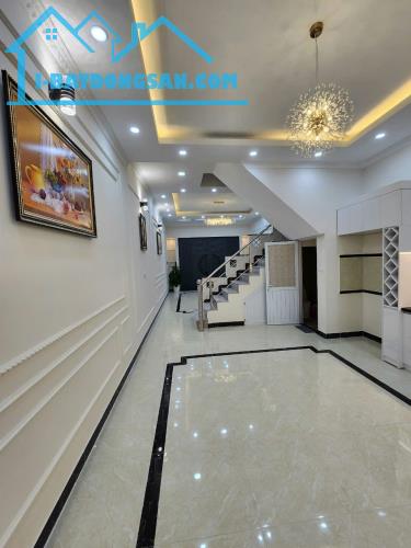 Bán nhà phố Nguyễn Lương Bằng, Đống Đa, lô góc, ngõ thông kinh doanh, DT 61m2, Nhỉnh 11 tỷ