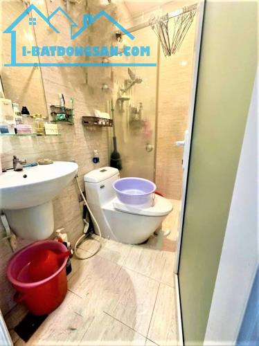 BÁN CĂN HỘ CHUNG CƯ P. TÂN ĐỊNH QUẬN 1, KHU NHÀ GIÀU, 50M2 2PN NỘI THẤT XỊN, SỔ HỒNG 2.5TỶ - 3