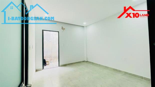 Bán nhà mới hoàn côg ngay quảg trườg  Tân Tiến-Biên Hòa 90m2 chỉ 2,5tỷ - 2