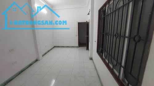 Nhà nhỏ - Giá xinh Trần Quý Cáp- Ngõ Thông- 60m Ra Ôtô. 17m² x4 Tầng- Mt 7m. Giá 3.2 Tỷ - 2