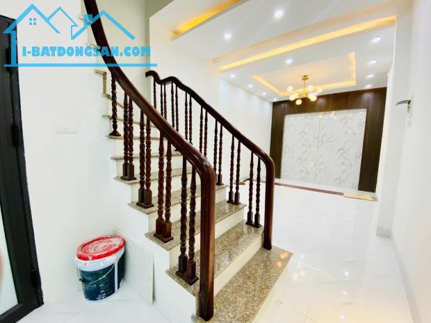 Bán nhà ngõ 172 Âu Cơ. 1 nhà ra ô tô tránh. 50m2, 5 tầng Mt3,8m. nhỉnh 8 tỷ.