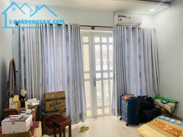 HIẾM! Nhà 3 Tầng đường Lê Văn Sỹ,Chợ Nguyễn Văn Trỗi,(4x12m), sổ vuông.Nhỉnh 6 tỷ - 4