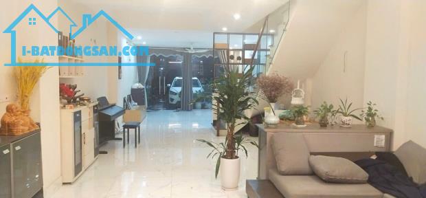 HOÀI ĐỨC - PHÂN LÔ - Ô TÔ TRÁNH - KINH DOANH VỈA HÈ - 2 MẶT THOÁNG - 3