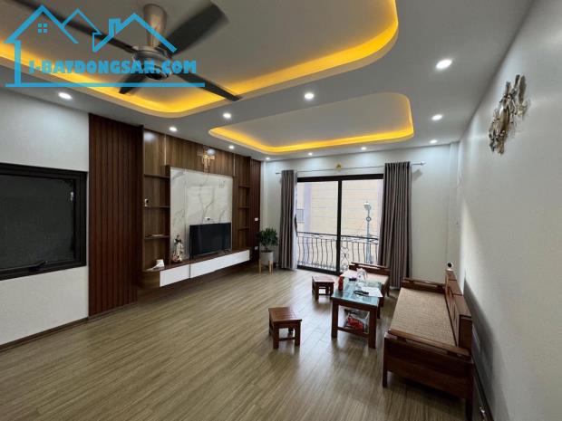 NGÕ THÔNG - KINH DOANH NHỎ - Ô TÔ - THANG MÁY - LÔ GÓC  Nhà đẹp Nam Dư 42m  6T MT4m