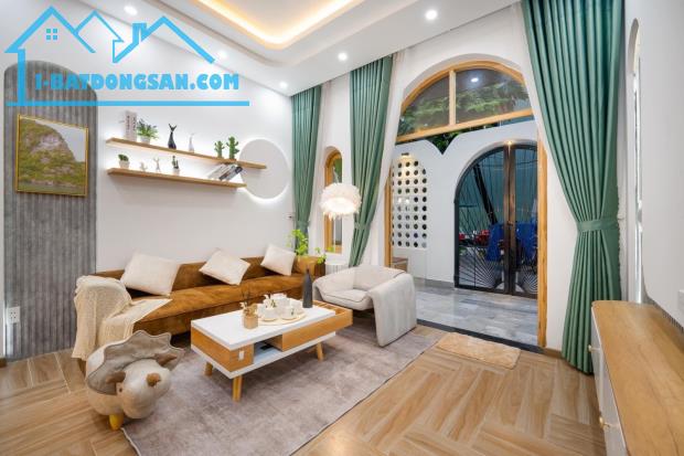 HOMESTAY ĐẸP  - CÁCH MT LÊ ĐÌNH LÝ CHỈ 20M - 70M2, 3 TẦNG - CHỈ NHỈNH 6 TỶ - 1