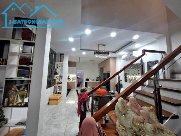 Gấp bán, mặt tiền kinh doanh, dt 90m2 x 3 tầng , Hiệp Phú, Quận 9 - 4