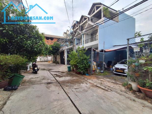 Mặt tiền hẻm xe hơi thông 90 Dương Cát Lợi Thị Trấn Nhà Bè, 4 tầng 96.5m2 ngang 5m, 8,7tỷ