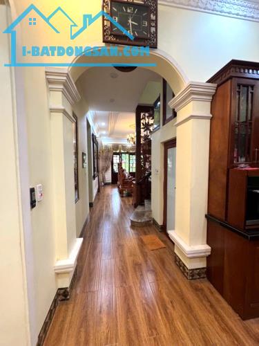 Bán gấp biệt thự 324m2 Bát Khối-Tư Đình - Lonh Biên, hàng xóm Hoàn Kiếm, chỉ 42 tỷ.