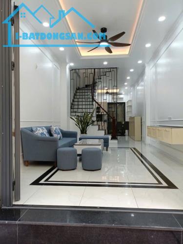 CHỈ 13,8 TỶ - NHÀ ĐẸP PHỐ NGỌC LÂM - 50M2 - ĐƯỜNG 2 Ô TÔ - PHÂN LÔ - DÂN TRÍ CAO - NGAY VƯ - 1