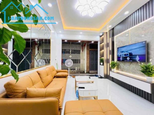 Bán nhà ngay mặt phố Hai Bà Trưng - 45m2 giá nhỉnh 5 tỷ - 3