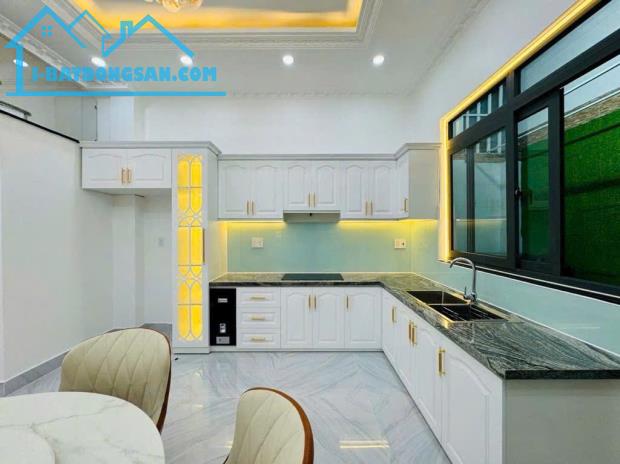 BÁN GẤP NHÀ MỚI TINH HÀNG XÓM PHÚ MÝ HƯNG - 3 TẦNG KIÊN CỐ HXH 1806 HUỲNH TẤN PHÁT - 3
