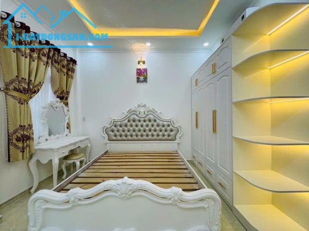 BÁN GẤP NHÀ MỚI TINH HÀNG XÓM PHÚ MÝ HƯNG - 3 TẦNG KIÊN CỐ HXH 1806 HUỲNH TẤN PHÁT - 2
