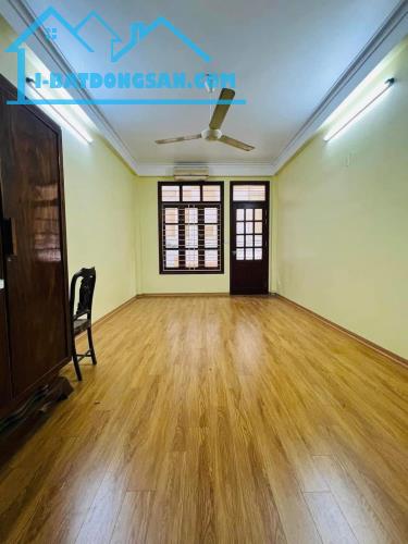 Bán nhà mặt phố Âu cơ 45 m2 4 tầng kinh doanh ô tô giá 18 tỷHiếm nhà bán