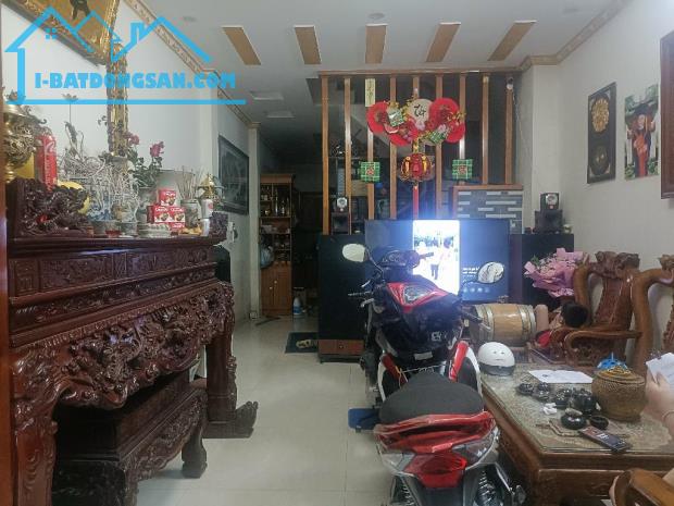 Bán nhà đẹp tại Giang Biên, Long Biên, vị trí đắc địa, Dt: 50m2, giá chỉ: 5.9 tỷ