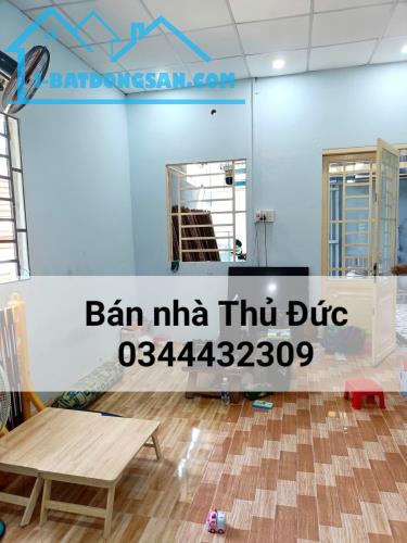 Bán nhà Thủ Đức, Mặt tiền đường, Xa lộ Hà Nội, Ngay Đại học Hutech, 176 m2, Ngang 12m