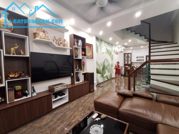 Bán nhà Hoàng Như Tiếp,Hồng Tiến 4 tầng,60m oto đua thông nhỉnh 13 tỷ - 2