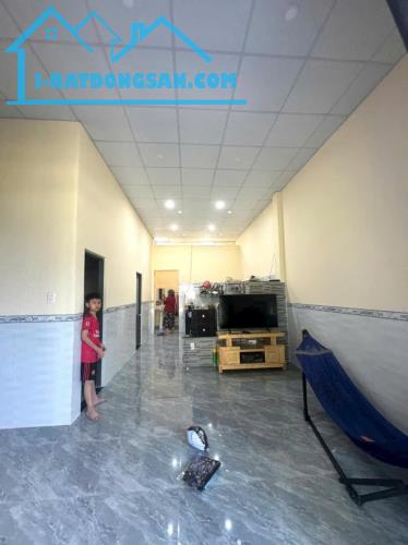 Bán nhà Gần chợ và cây xăng 26, 2PN, Sân xe hơi, diện tích 100m2, KP11 P.Tân Phong - 1