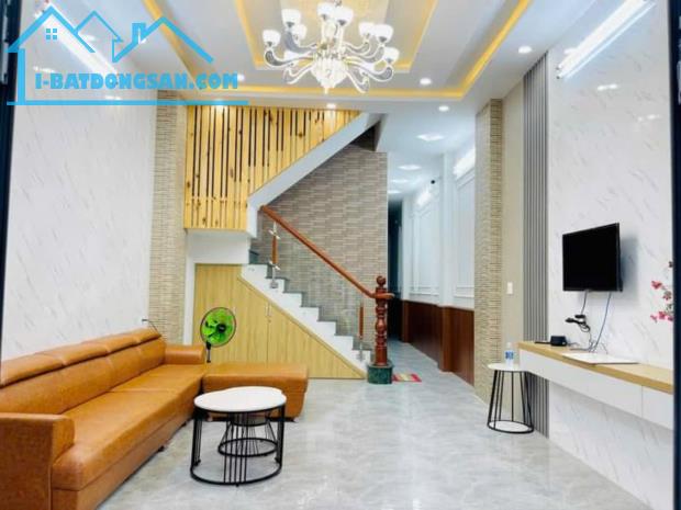 Bán nhà gần ủy ban quận Gò Vấp, gần 40M2, 2T 3PN, nhỉnh 3T - 1