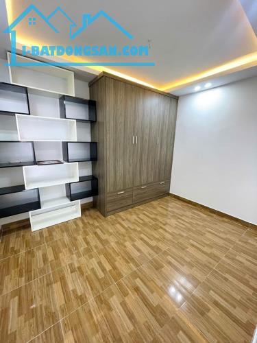 Bán nhà 3 tầng  xây  độc lập tại  363 miếu hai xã , lê  chân. 1,98tỷ. 36,2m2. Ngõ 2m - 3