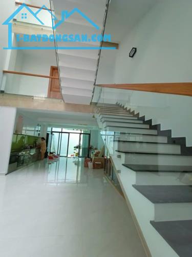 NHÀ PHỐ 4 TẦNG HẺM 52 NGUYỄN THỊ THẬP QUẬN 7 - 145m2 -  GIÁ 16TY
GỌI 0988854978 HIÊU NHÀ - 1