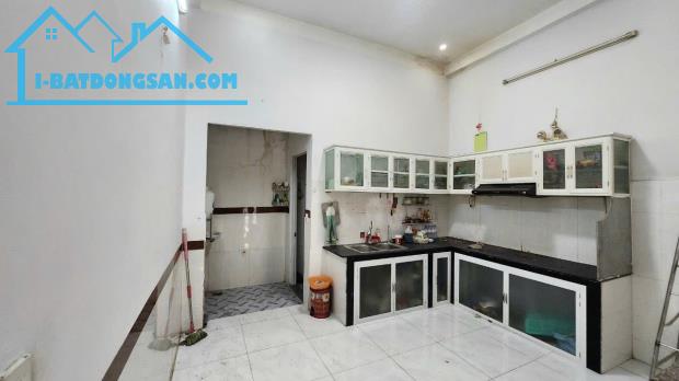 + Vị trí: Khu dân cư Phường Bửu Hòa, gần ngay ngã 4 chợ Đồn. + Nhà 1 Trệt 1 Lầu, - 3