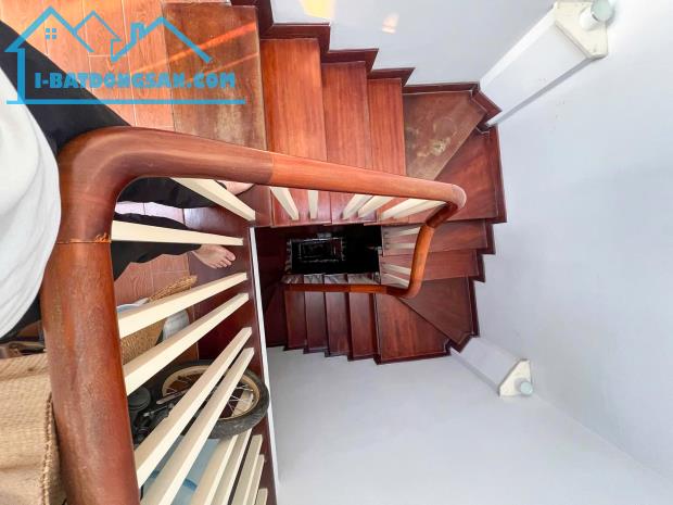 Nguyễn Trãi, gần phố, ô tô, ở sướng, dt 52m, 5 tầng TM, 6.7m mặt, Giá 15 tỷ.Lh 0796193699.