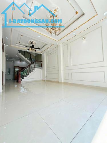 Bán gấp nhà 4 tầng 120m2, mặt tiền đường Phạm Văn Đồng, phường Linh Đông, Thủ Đức.