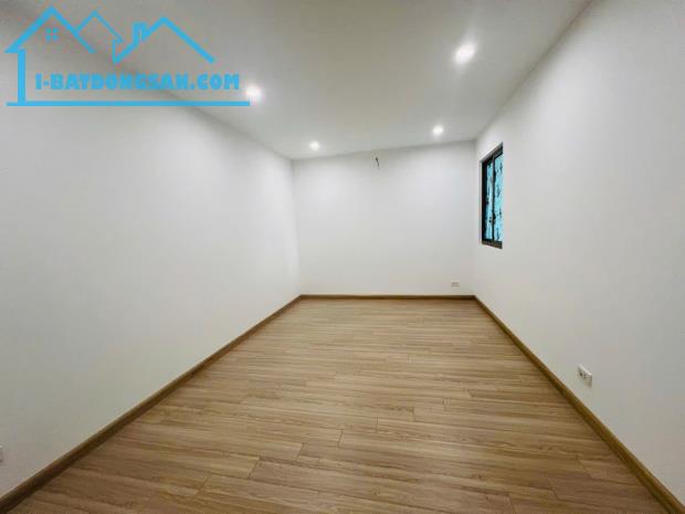 Bán nhanh căn hộ 62m2 TK 2PN tòa CC Sông Nhuệ, tầng trung, sổ đỏ. Giá chỉ 2,8x tỷ.