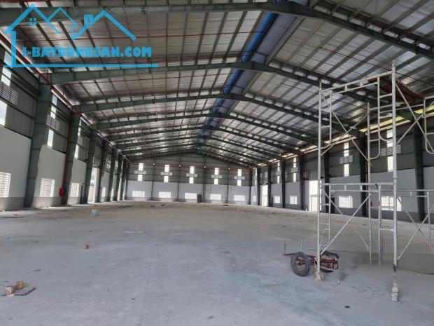 Cho thuê nhà xưởng 5000m2, giá 300 triệu, thuộc huyện Đức Hòa, Long An. 0974480757