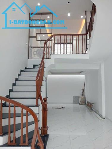 HÀNG HIẾM TẠI ĐƯỜNG TỨ HIỆP, 4,3 TỶ VND, 40M2, NHÀ 5 TẦNG,CHỦ NHÀ CẦN BÁN GẤP