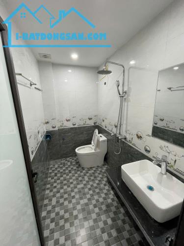 HÀNG HIẾM TẠI ĐƯỜNG TỨ HIỆP, 4,3 TỶ VND, 40M2, NHÀ 5 TẦNG,CHỦ NHÀ CẦN BÁN GẤP - 4