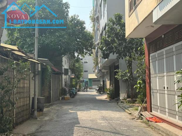 Bán nhà Mặt phố Ngô Gia Tự, Long Biên, 180m2, vỉa hè 10m, kinh doanh sầm uất, giá đầu tư