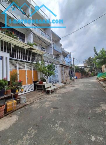 Bán nhà 1 trệt 2 lầu đường Gò Cát P. Phú Hữu Quận 9 giá 4,6 tỷ - 5