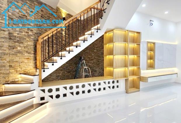 Nhà Trung Tâm P7, 60m2 4 Lầu BTCT, 5 Phòng Ngủ Chỉ Hơn 6 Tỷ, Nguyễn Văn Nghi