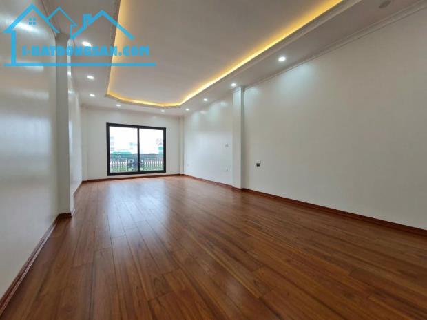 Bán nhà mặt phố Lĩnh Nam 56m²,6T, giá 19,5 tỷ-KD-Lô góc-T.Máy