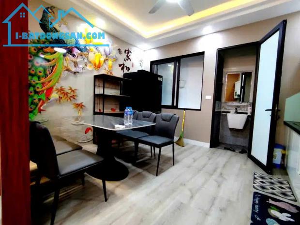 Bồ Đề 55m,5 tầng,nhỉnh 11tỷ,GARA 2 ÔTÔ VÀO NHÀ-Ô CHỜ THANG MÁY-2 THOÁNG,FULL NỘI THẤT