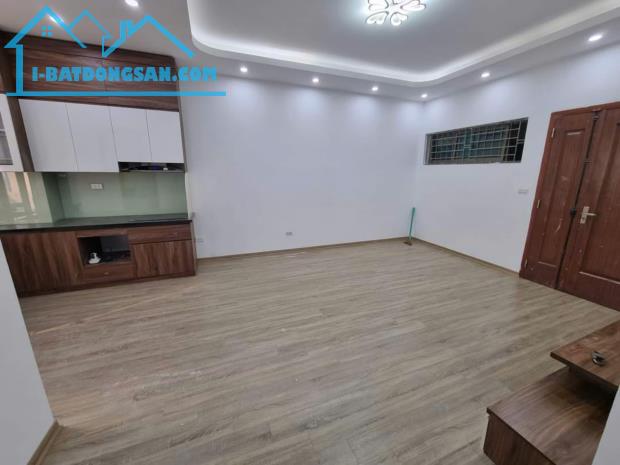 Chính chủ gửi bán nhanh căn hộ 70m2 tòa CT6 Xa La, giá chỉ 2.7x tỷ. Sổ đỏ. Lh 0378884919