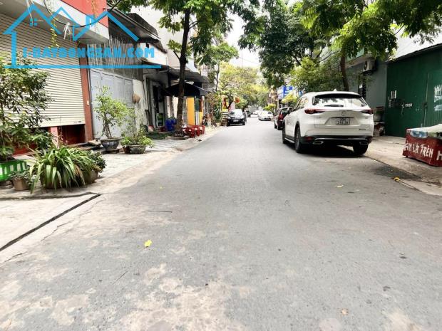 Khu hiếm nhà bán - ô tô đỗ cửa - ngõ thông- mới koong - 6.7 TỶ- Quang Tiến – Đại Mỗ - Nam - 3