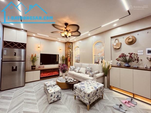 Bán nhà Hoàng Mai 33m², ô tô đỗ cửa vào nhà, nội thất 5*, mặt tiền 6.5m, an sinh đỉnh, 7.8 - 3