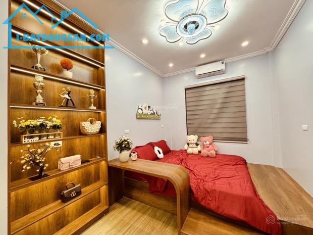 Bán nhà Hoàng Mai 33m², ô tô đỗ cửa vào nhà, nội thất 5*, mặt tiền 6.5m, an sinh đỉnh, 7.8 - 4